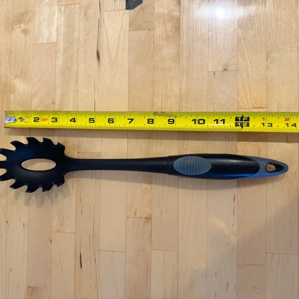 Rubbermaid Nylon Hard Plastic Pasta Serving Utensil #1C83 Black with spoon rest